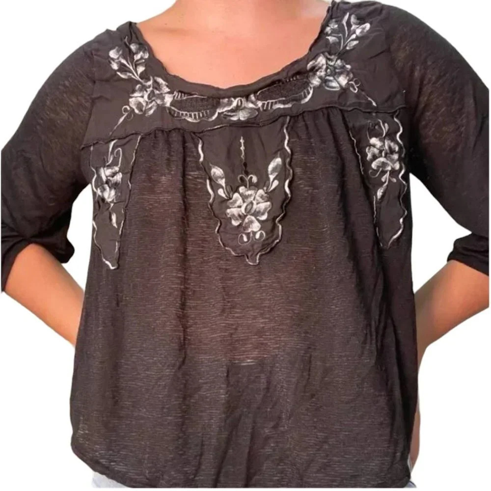 FREE PEOPLE Embroidered Flowy Top - size small